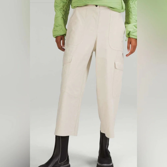 Lululemon Light Utilitech Cargo Pocket High Rise Crop Natural Ivory Size 32 - Picture 1 of 7